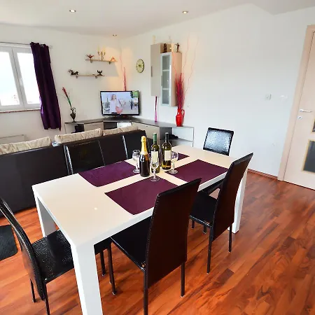 Apartman Sverko By Interhome Trget