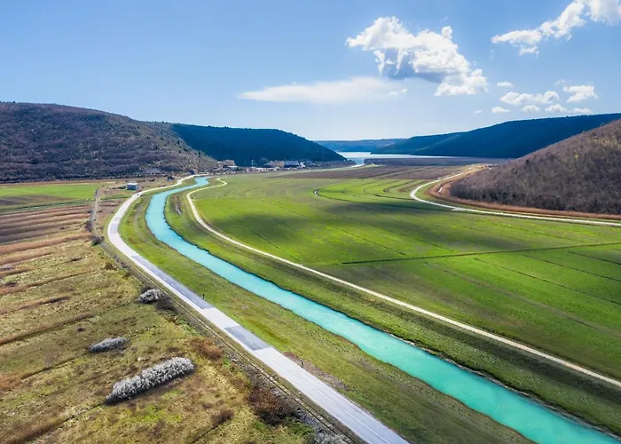 Sverko By Interhome Lägenhet Trget