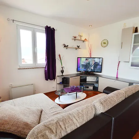 Sverko By Interhome Apartmán