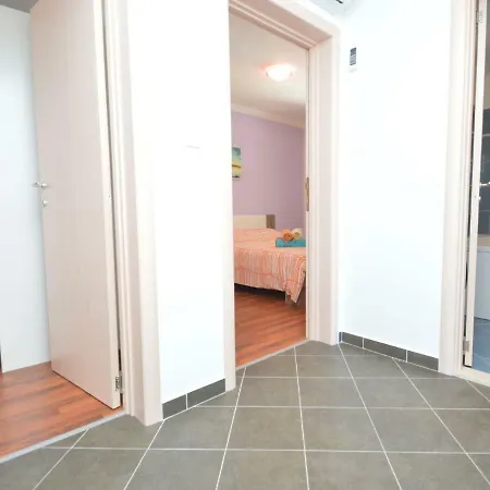 Sverko By Interhome Apartmán